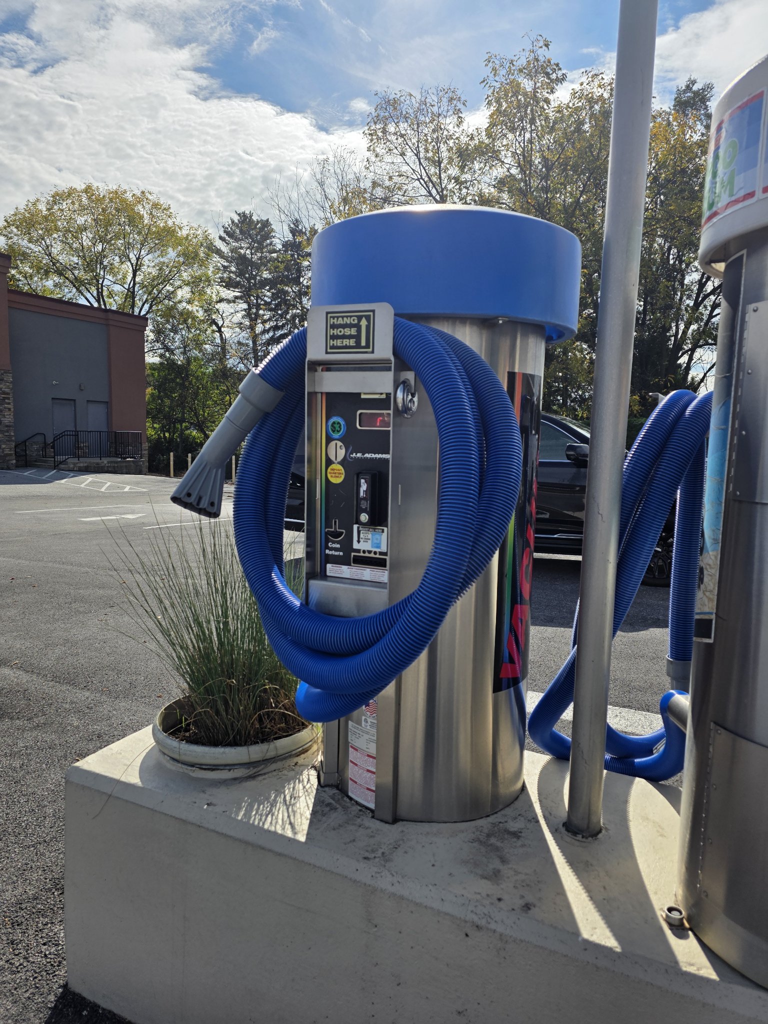 A JE Adams vacuum at an Anderson Car Washes location
